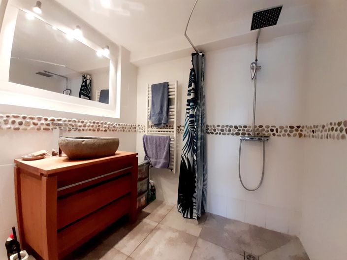 Image No.11-4 Bed Farmhouse for sale