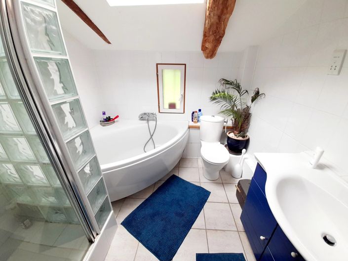 Image No.15-4 Bed Farmhouse for sale