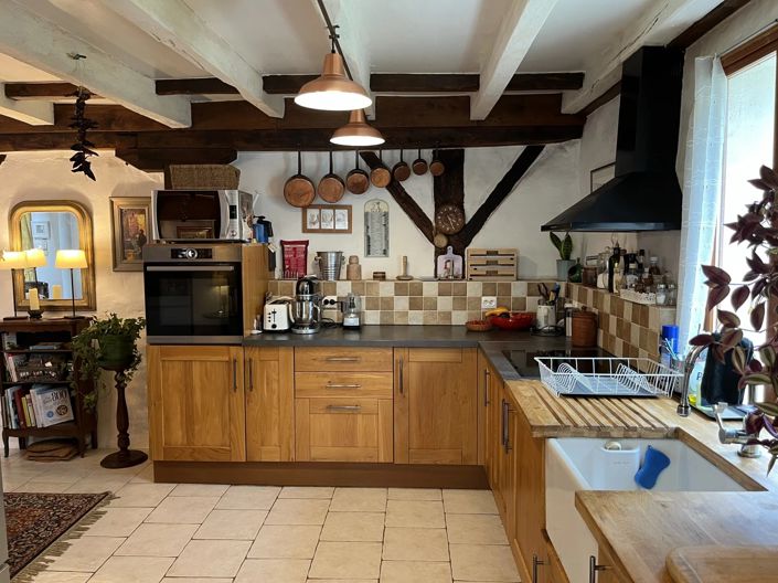 Image No.1-8 Bed House for sale