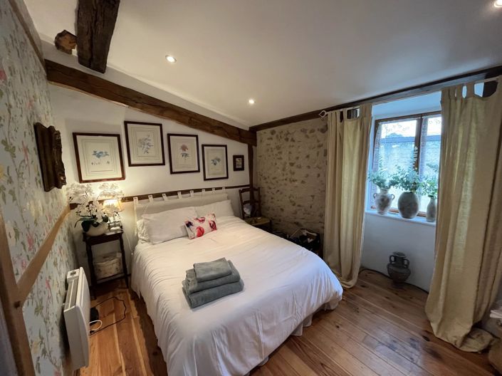 Image No.6-8 Bed House for sale