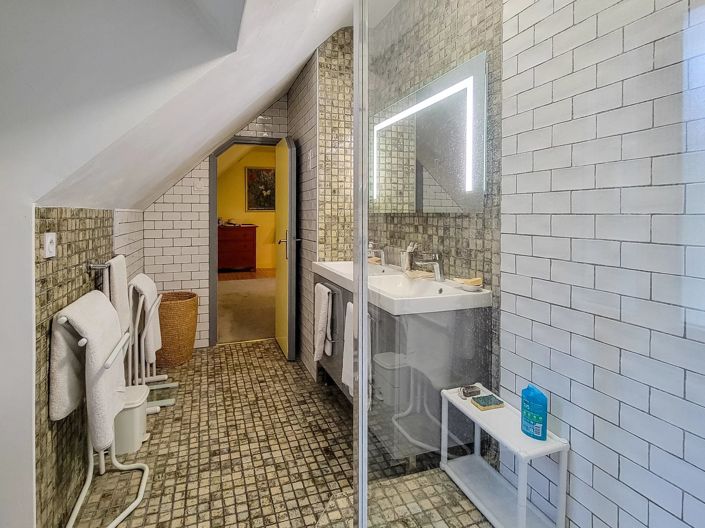 Image No.7-6 Bed House for sale