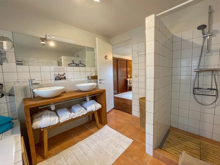 Image No.11-6 Bed House for sale