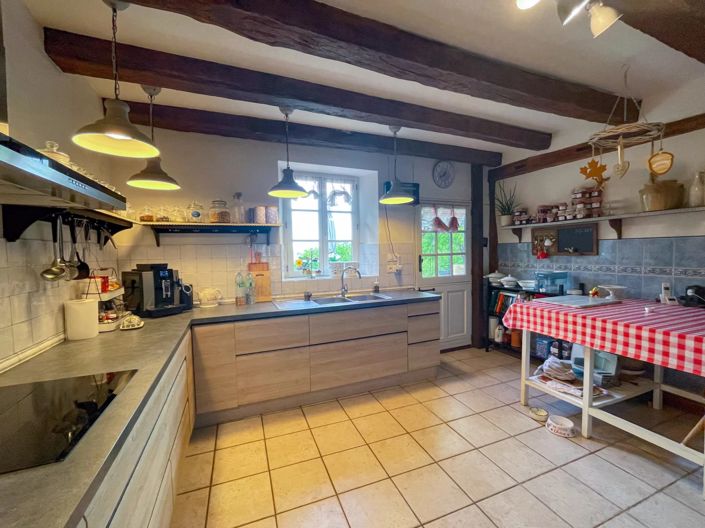 Image No.8-6 Bed House for sale