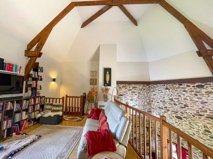 Image No.9-6 Bed House for sale