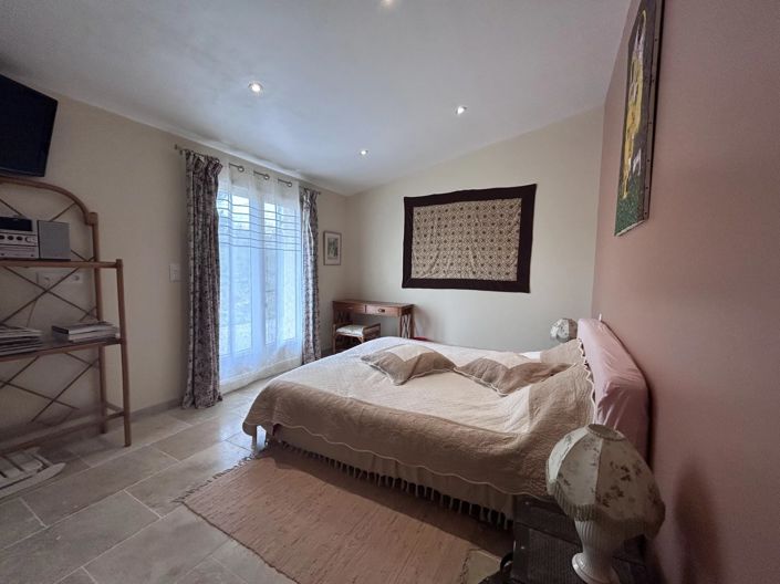 Image No.11-6 Bed House for sale