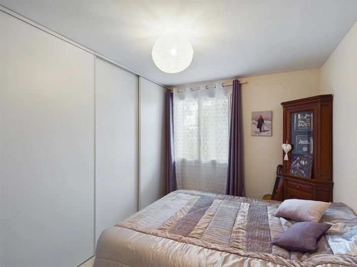 Image No.12-6 Bed House for sale