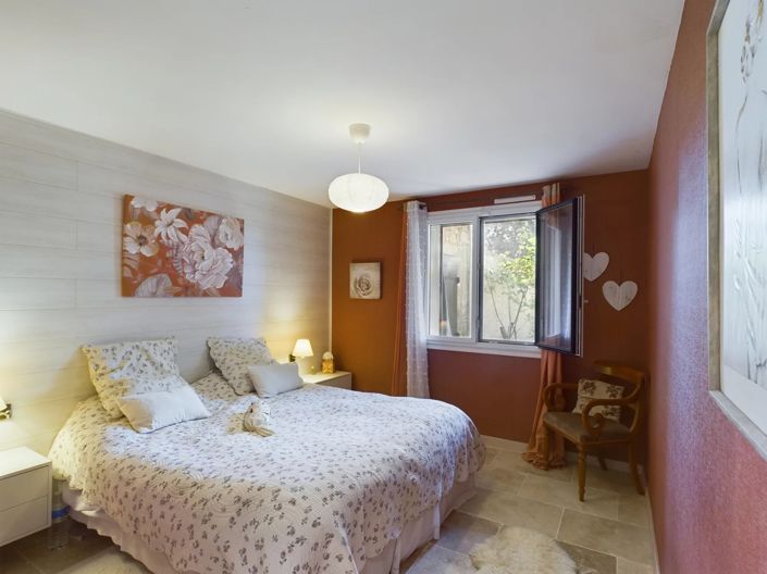 Image No.9-6 Bed House for sale