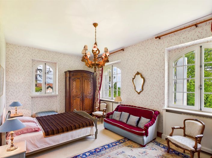 Image No.8-6 Bed House for sale