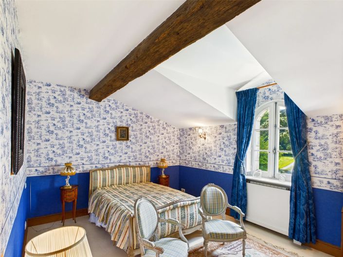 Image No.9-6 Bed House for sale