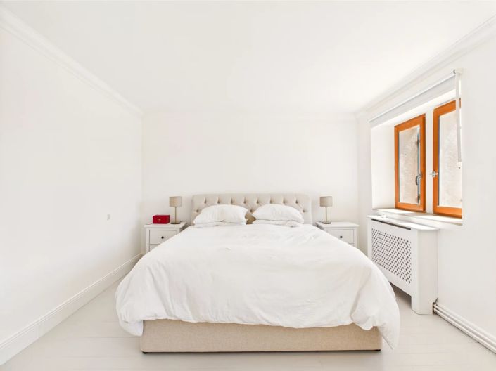 Image No.6-5 Bed House for sale