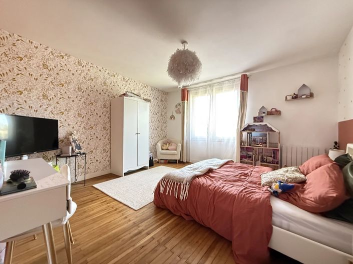 Image No.10-3 Bed House for sale