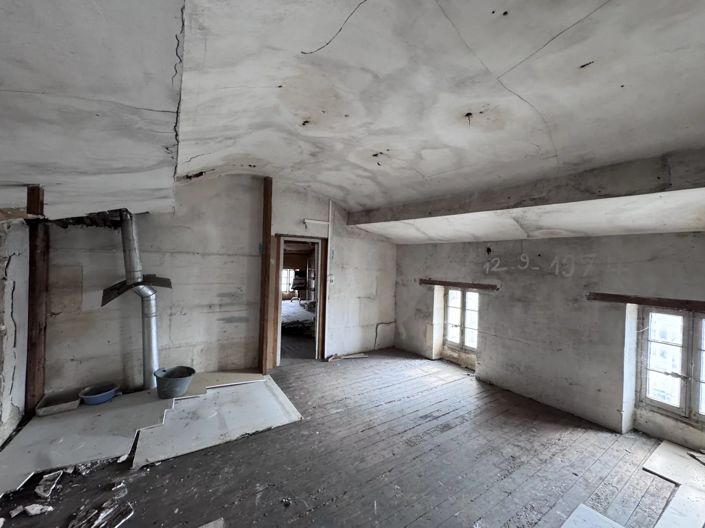 Image No.10-3 Bed House for sale