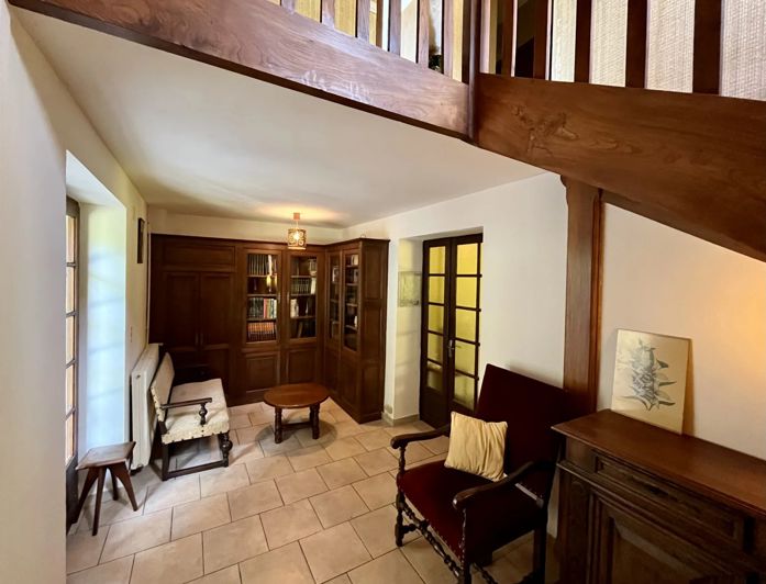 Image No.7-5 Bed House for sale