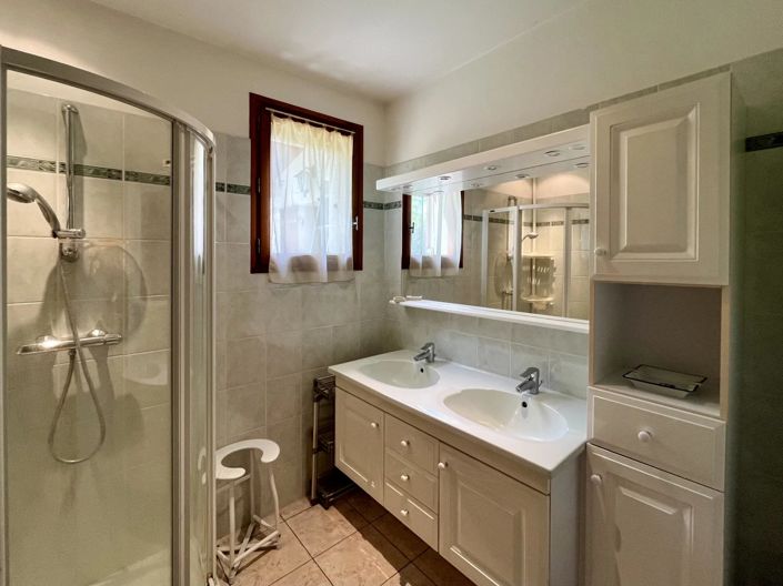 Image No.9-5 Bed House for sale