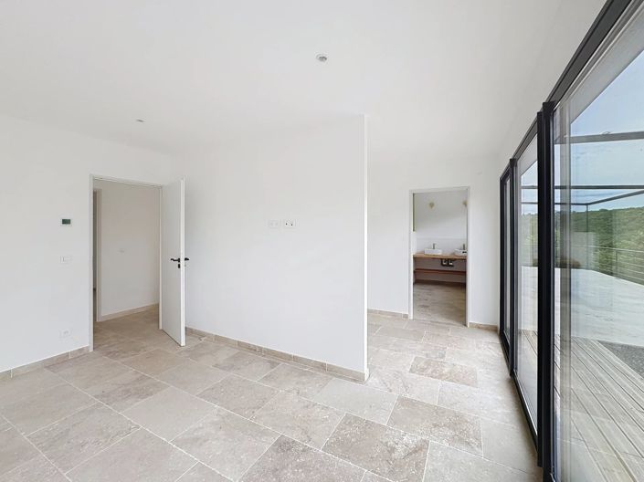 Image No.9-4 Bed House for sale