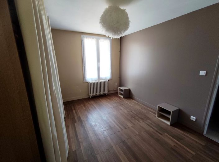 Image No.10-3 Bed House for sale