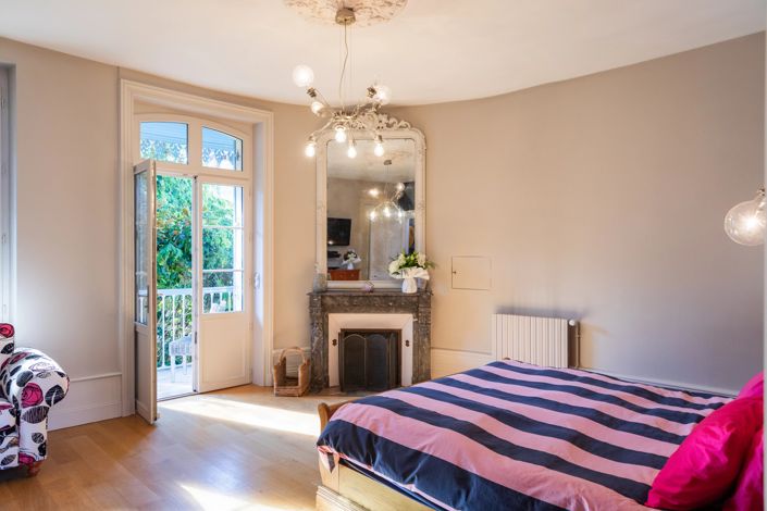 Image No.8-5 Bed House for sale