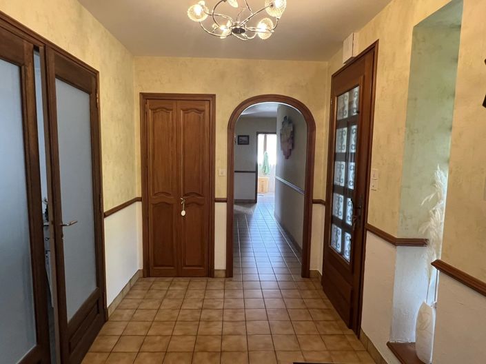 Image No.9-4 Bed House for sale