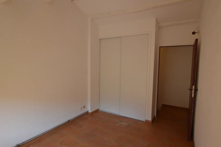 Image No.10-2 Bed Property for sale