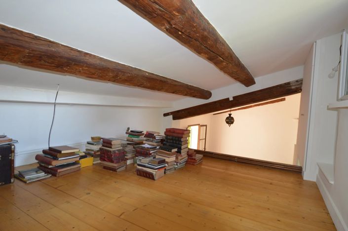 Image No.11-2 Bed Property for sale