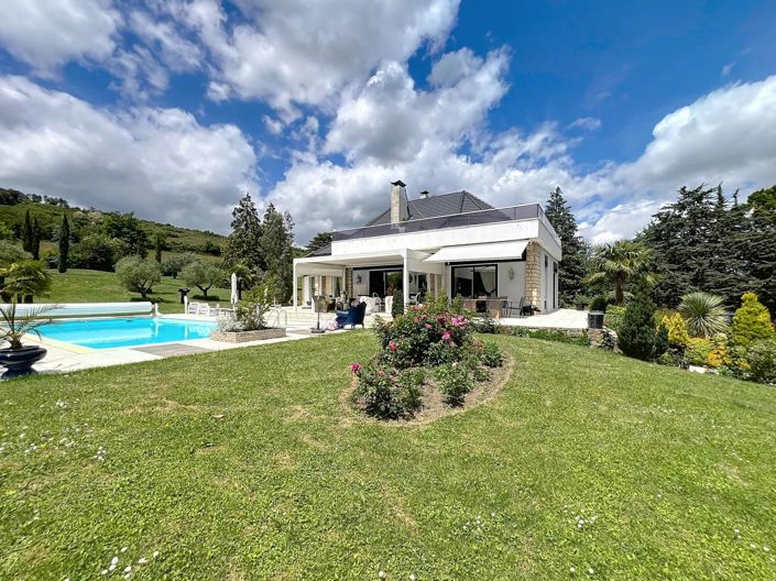 Image No.1-4 Bed House for sale