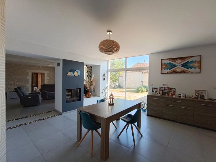 Image No.7-7 Bed House for sale