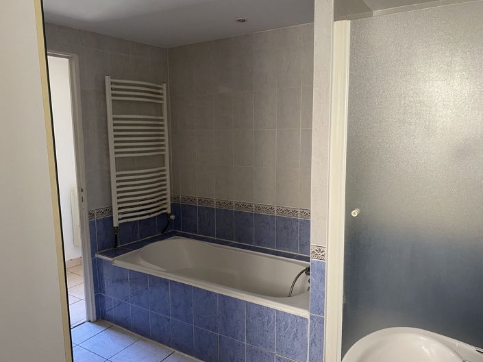 Image No.11-3 Bed House for sale