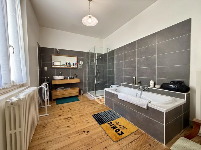 Image No.8-4 Bed House for sale