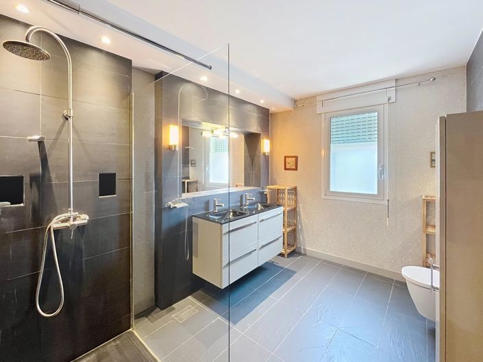 Image No.13-4 Bed House for sale