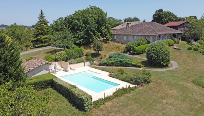 Image No.1-8 Bed House for sale