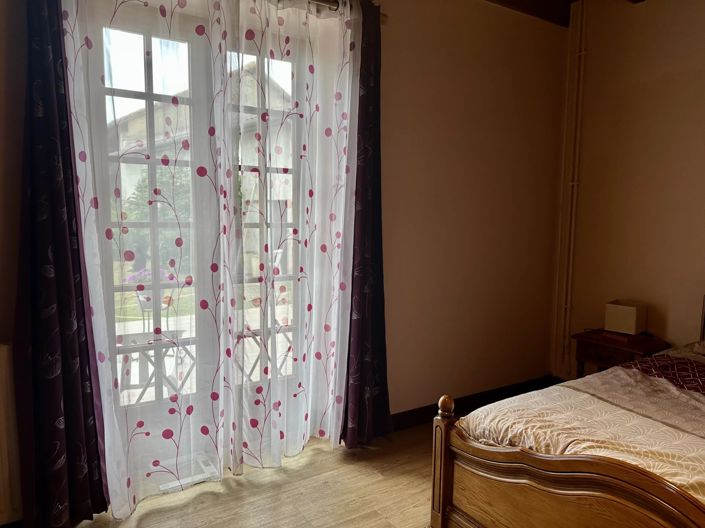 Image No.8-5 Bed House for sale