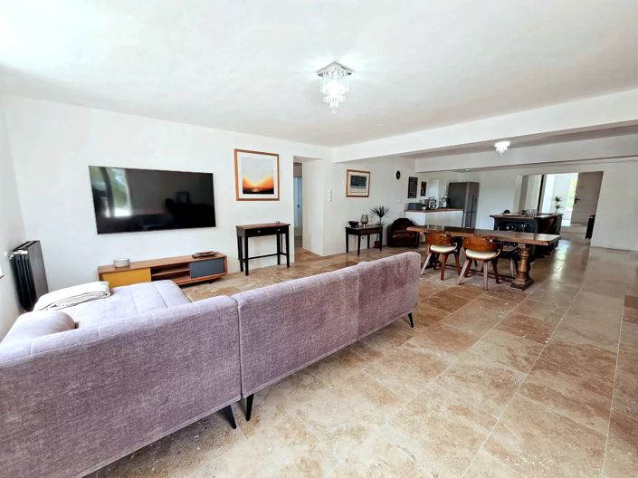 Image No.8-5 Bed House for sale