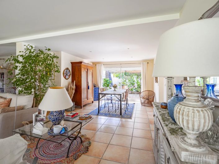 Image No.8-4 Bed House for sale