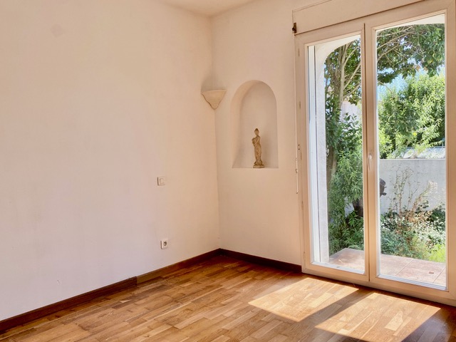 Image No.10-3 Bed House for sale