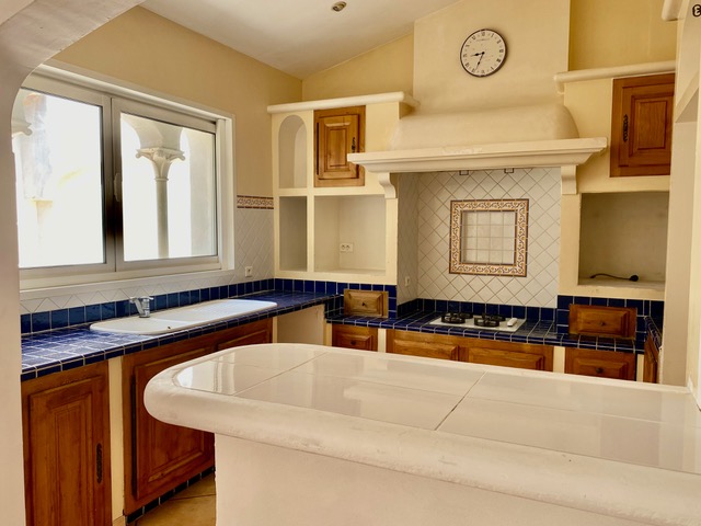 Image No.8-3 Bed House for sale