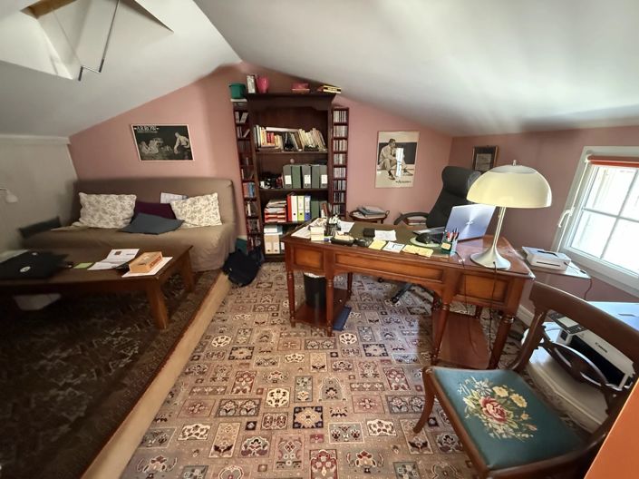 Image No.10-5 Bed House for sale