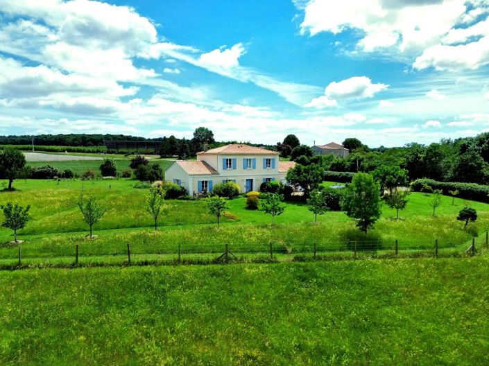Image No.1-4 Bed House for sale