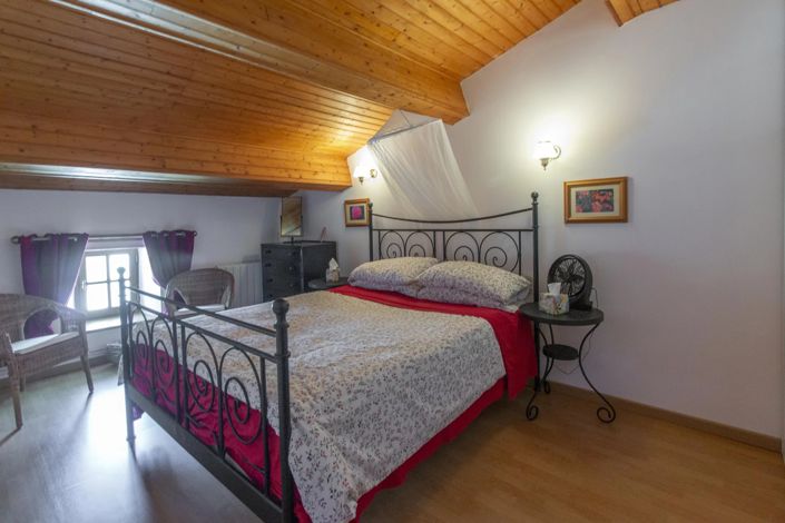 Image No.11-3 Bed House for sale