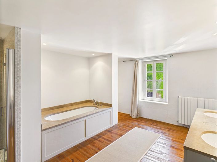 Image No.10-5 Bed House for sale