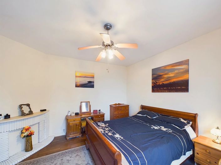 Image No.10-4 Bed House for sale