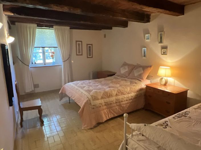 Image No.11-4 Bed Farmhouse for sale