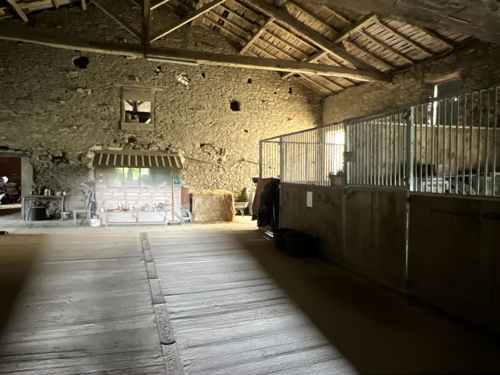 Image No.15-4 Bed Farmhouse for sale