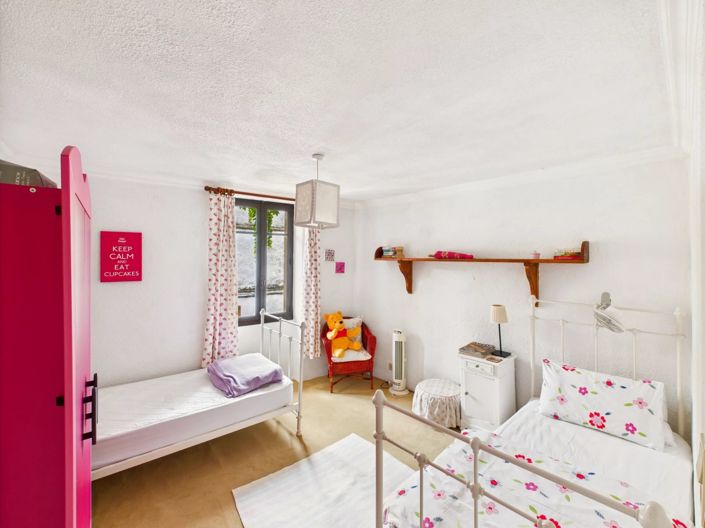 Image No.11-6 Bed House for sale