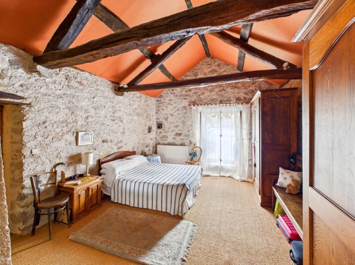 Image No.9-6 Bed House for sale