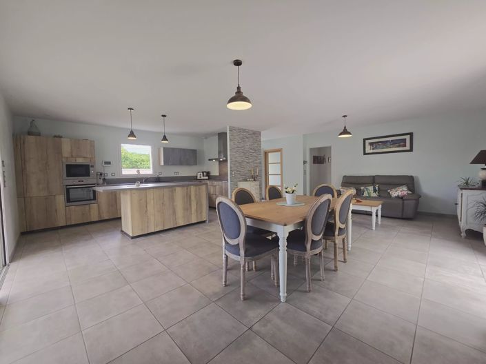 Image No.8-2 Bed House for sale