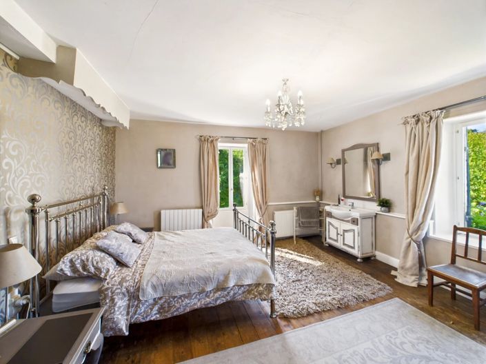 Image No.8-7 Bed House for sale