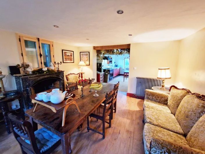 Image No.6-8 Bed House for sale