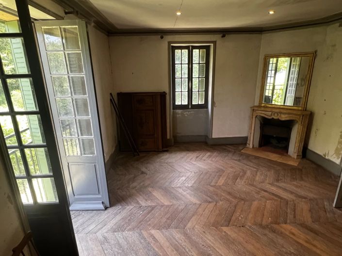 Image No.7-8 Bed House for sale