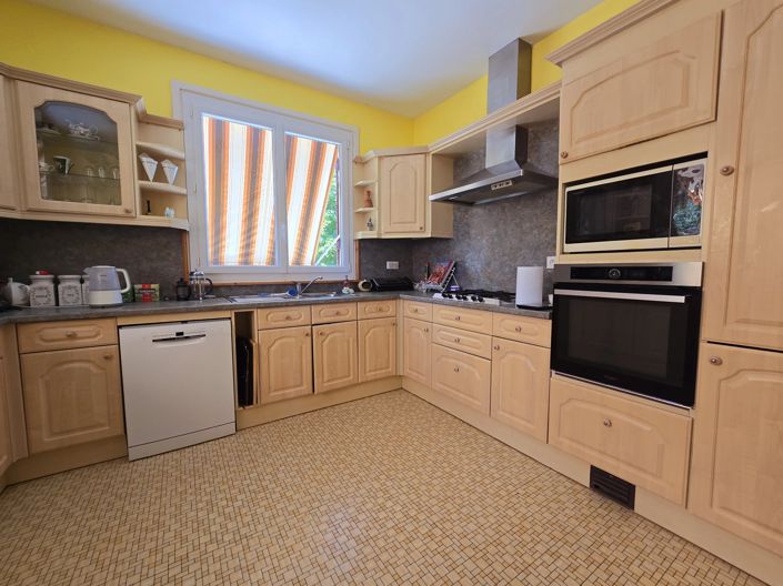 Image No.3-6 Bed House for sale