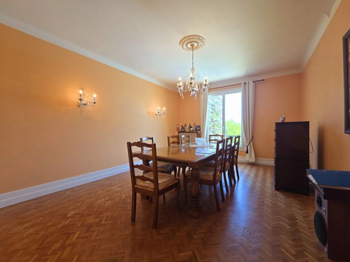 Image No.5-6 Bed House for sale